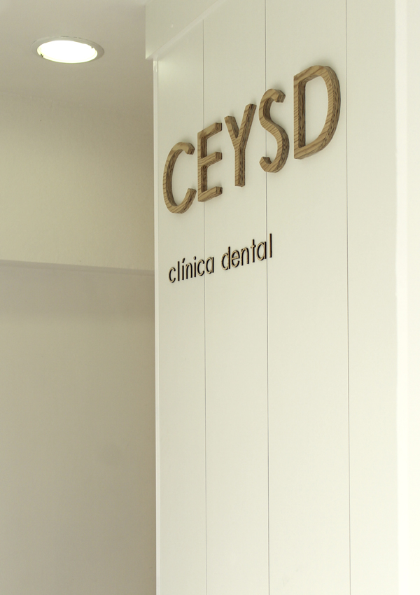 Proyecto de interiorismo comercial para clínica dental CEYSD